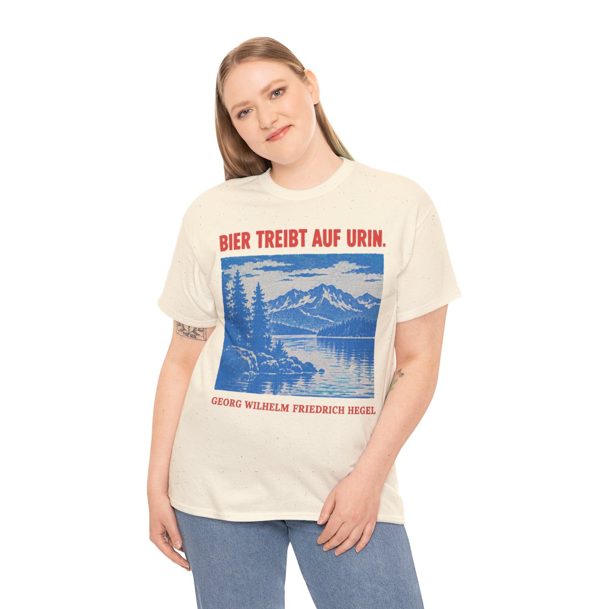 Unisex T-Shirt mit Zitat - Hegel - Bier treibt auf Urin Plakat – person-2