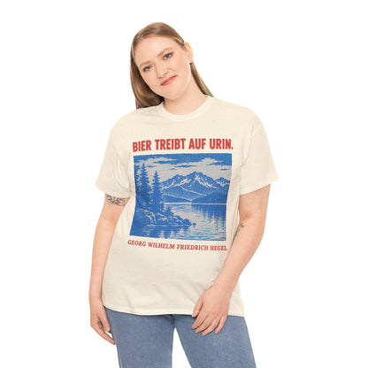 Unisex T-Shirt mit Zitat - Hegel - Bier treibt auf Urin Plakat – person-2