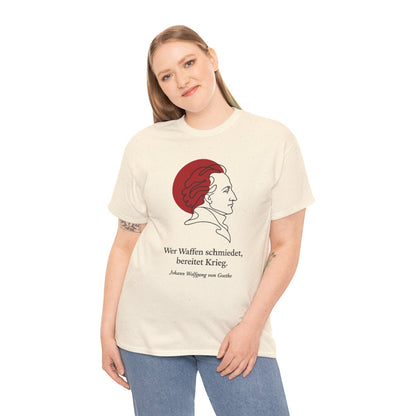 Unisex T-Shirt mit Zitat - Goethe - Wer Waffen schmiedet – person-2