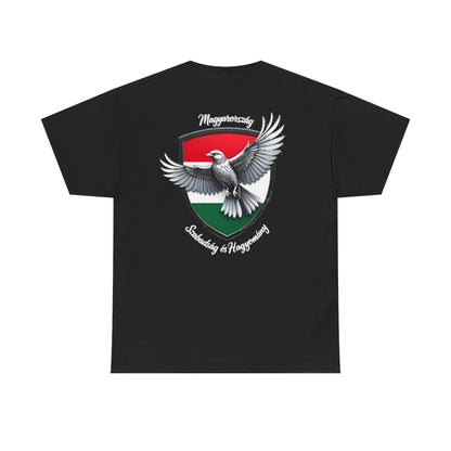 Unisex T-Shirt mit Falken und Spruch - Ungarn – back